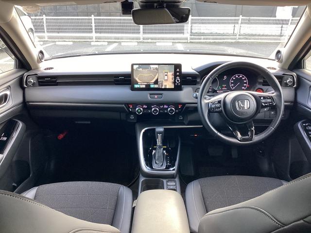 ヴェゼル ｅ：ＨＥＶＺ　純正９インチコネクトナビＴＶ・マルチビューカメラ・前後ドライブレコーダー・ステアリングヒーター・Ｂｌｕｅｔｏｏｔｈ・ワンオーナー車　地上デジタル　ＵＳＢ入力　ハンズフリーテールゲート　ワンオーナ－（4枚目）