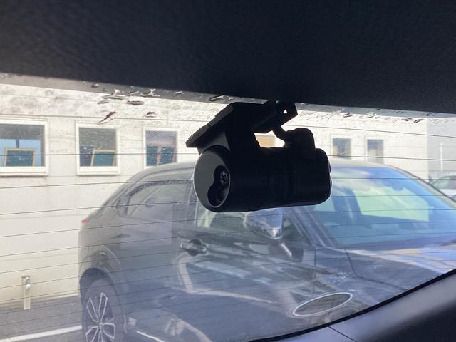 ヴェゼル ｅ：ＨＥＶＺ　純正９インチコネクトナビＴＶ・マルチビューカメラ・前後ドライブレコーダー・ステアリングヒーター・Ｂｌｕｅｔｏｏｔｈ・ワンオーナー車　地上デジタル　ＵＳＢ入力　ハンズフリーテールゲート　ワンオーナ－（11枚目）