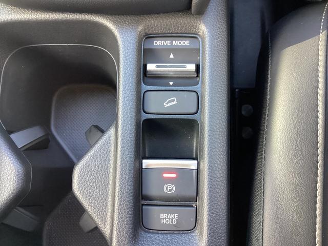 ヴェゼル ｅ：ＨＥＶＺ　純正９インチコネクトナビＴＶ・マルチビューカメラ・前後ドライブレコーダー・ステアリングヒーター・Ｂｌｕｅｔｏｏｔｈ・ワンオーナー車　地上デジタル　ＵＳＢ入力　ハンズフリーテールゲート　ワンオーナ－（17枚目）