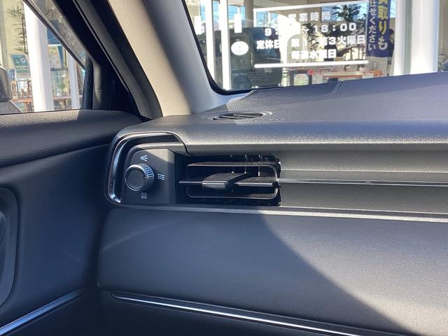 ���敗�A�E�g���b�g�I�t�����g���E�ɔz�u���ꂽ�u���敗�A�E�g���b�g�v�́A������ݍ��ނ悤�ȕ��̖������o���܂��B�̂ɒ��ړ����邱�ƂȂ����₩�ɁH�𕏂ł镗�́A�O�C�̔M�⊦�����y������������ʂ����܂��B