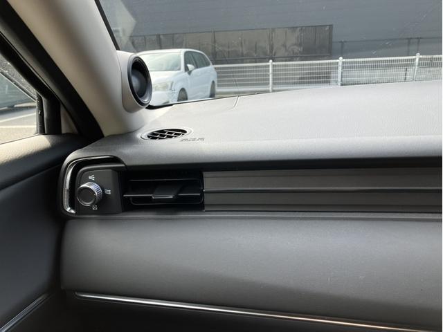 ���敗�A�E�g���b�g�I�t�����g���E�ɔz�u���ꂽ�u���敗�A�E�g���b�g�v�́A������ݍ��ނ悤�ȕ��̖������o���܂��B�̂ɒ��ړ����邱�ƂȂ����₩�ɁH�𕏂ł镗�́A�O�C�̔M�⊦�����y������������ʂ����܂��B