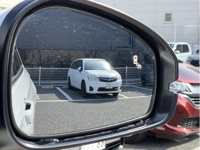 �u���C���O�X�|�b�g���j�^�[�����s���A�΂ߌ��Ɏԗ��̑��݂����m����ƁA���̕����̃h�A�~���[���ʏ�Ƀ}�[�N��\�������m�点�B