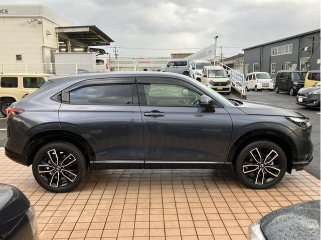 ヴェゼル ｅ：ＨＥＶＺ　純正９インチコネクトナビＴＶ・オプションシート・前後ドライブレコーダー・Ｂｌｕｅｔｏｏｔｈ・ワンオーナー車　地上デジタル　車線逸脱警告　ＵＳＢ入力　ワンオーナ－　シートＨ　サイドエアＢ　禁煙車両　半革（3枚目）