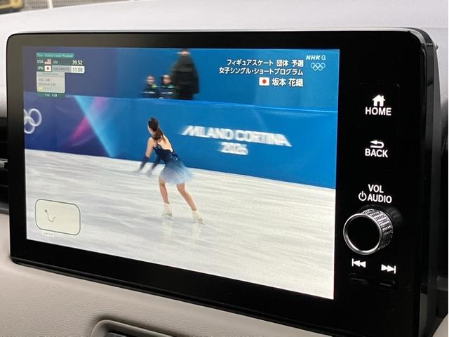 ヴェゼル ｅ：ＨＥＶＺ　純正９インチコネクトナビＴＶ・オプションシート・前後ドライブレコーダー・Ｂｌｕｅｔｏｏｔｈ・ワンオーナー車　地上デジタル　車線逸脱警告　ＵＳＢ入力　ワンオーナ－　シートＨ　サイドエアＢ　禁煙車両　半革（6枚目）