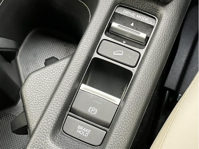 ヴェゼル ｅ：ＨＥＶＺ　純正９インチコネクトナビＴＶ・オプションシート・前後ドライブレコーダー・Ｂｌｕｅｔｏｏｔｈ・ワンオーナー車　地上デジタル　車線逸脱警告　ＵＳＢ入力　ワンオーナ－　シートＨ　サイドエアＢ　禁煙車両　半革（19枚目）