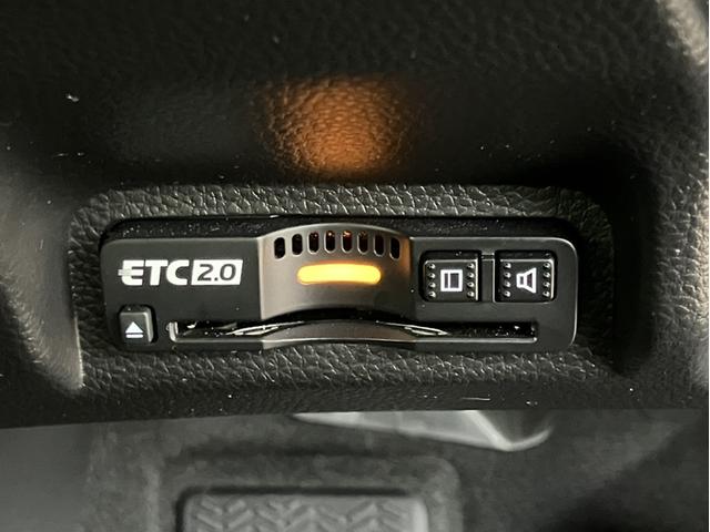 ヴェゼル ｅ：ＨＥＶＺ　純正９インチコネクトナビＴＶ・オプションシート・前後ドライブレコーダー・Ｂｌｕｅｔｏｏｔｈ・ワンオーナー車　地上デジタル　車線逸脱警告　ＵＳＢ入力　ワンオーナ－　シートＨ　サイドエアＢ　禁煙車両　半革（20枚目）