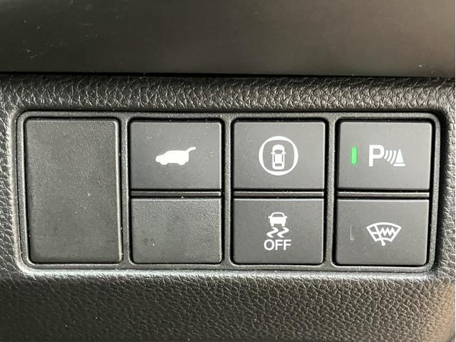 ヴェゼル ｅ：ＨＥＶＺ　純正９インチコネクトナビＴＶ・オプションシート・前後ドライブレコーダー・Ｂｌｕｅｔｏｏｔｈ・ワンオーナー車　地上デジタル　車線逸脱警告　ＵＳＢ入力　ワンオーナ－　シートＨ　サイドエアＢ　禁煙車両　半革（21枚目）