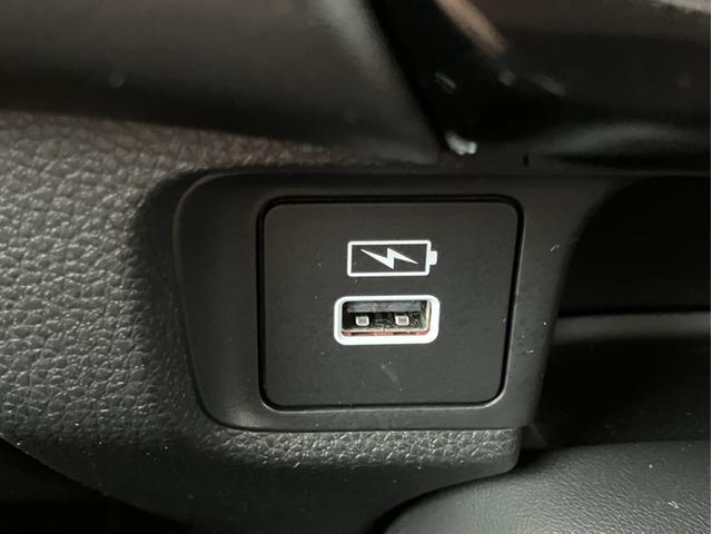 ヴェゼル ｅ：ＨＥＶＺ　純正９インチコネクトナビＴＶ・オプションシート・前後ドライブレコーダー・Ｂｌｕｅｔｏｏｔｈ・ワンオーナー車　地上デジタル　車線逸脱警告　ＵＳＢ入力　ワンオーナ－　シートＨ　サイドエアＢ　禁煙車両　半革（22枚目）