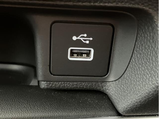 ヴェゼル ｅ：ＨＥＶＺ　純正９インチコネクトナビＴＶ・オプションシート・前後ドライブレコーダー・Ｂｌｕｅｔｏｏｔｈ・ワンオーナー車　地上デジタル　車線逸脱警告　ＵＳＢ入力　ワンオーナ－　シートＨ　サイドエアＢ　禁煙車両　半革（23枚目）