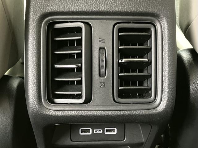 ヴェゼル ｅ：ＨＥＶＺ　純正９インチコネクトナビＴＶ・オプションシート・前後ドライブレコーダー・Ｂｌｕｅｔｏｏｔｈ・ワンオーナー車　地上デジタル　車線逸脱警告　ＵＳＢ入力　ワンオーナ－　シートＨ　サイドエアＢ　禁煙車両　半革（25枚目）