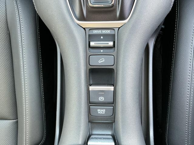 �d�q����p�[�L���O�A�u���[�L�z�[���h�A�����a�؂�M���҂����ɕ֗��ȋ@�\�ƃq���f�B���O�R���g���[���́A�}�ȉ��������S�ɑ��s���邽�߂̉^�]�⏕�@�\����