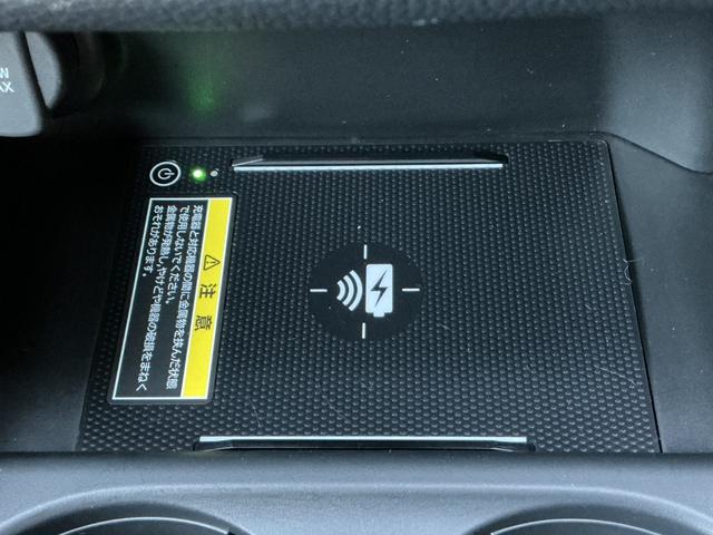 �u�������ŁA�[�d�ł���I���C�����X�[�d�Ή��̃X�}�[�g�t�H����u�������ŏ[�d���\�B�P�[�u�����Ȃ��ς킵��������܂���B