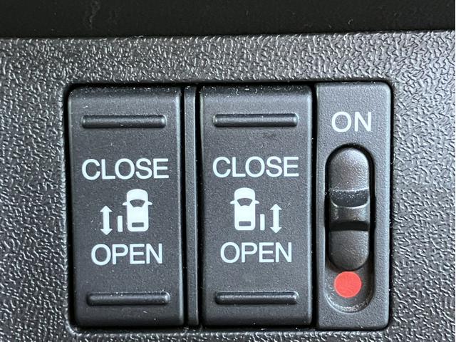 �����d���X���C�h�h�A�����I�^�]�Ȃ��{�^����ŊJ�\�ł������܂��B