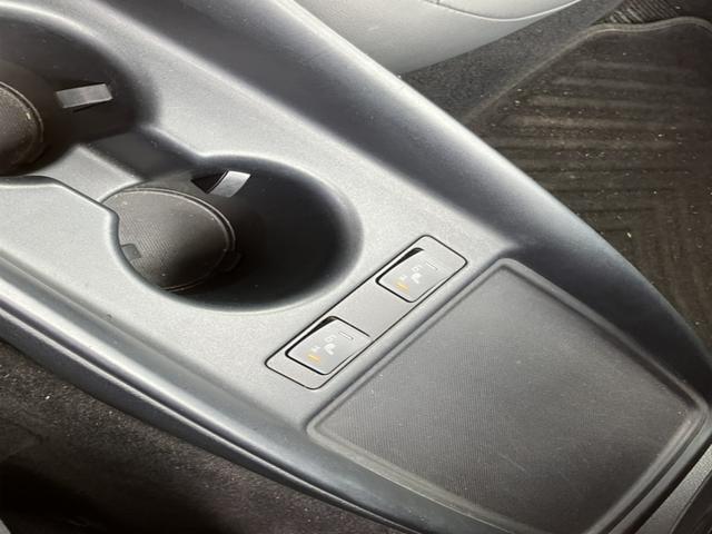 プリウス Ｓツーリングセレクション　純正８インチナビＴＶ・ドライブレコーダー・Ｂｌｕｅｔｏｏｔｈ・ワンオーナー車　Ｓキー　Ｂｌｕｅｔｏｏｔｈオーディオ　シートＨ　メディアプレイヤー接続　電格ミラー　バックガイドモニター　地デジ　アイスト（17枚目）