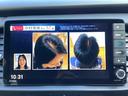 フィット ｅ：ＨＥＶホーム　純正９インチナビＴＶ・モデューロエアロ・前後ドライブレコーダー・Ｂｌｕｅｔｏｏｔｈ・バックカメラ・ワンオーナー車　前後誤発進抑制機能　助手席エアバッグ　運転席エアバッグ　１オナ　アイドリングストップ（6枚目）
