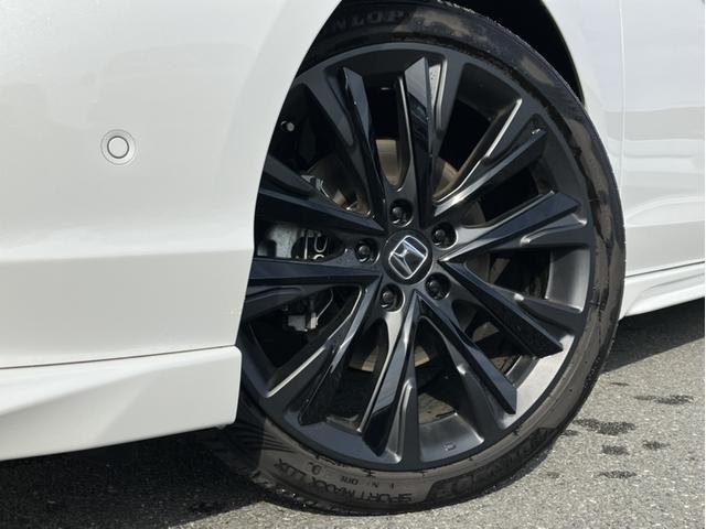 �y�A���~�z�C�[���z�f�U�C�������厖�ł����A�X�`�[���z�C���ɔ�׃A���~�͌y�ʂł��̂ŁA�R��⑖��ɂ��e�����܂��B