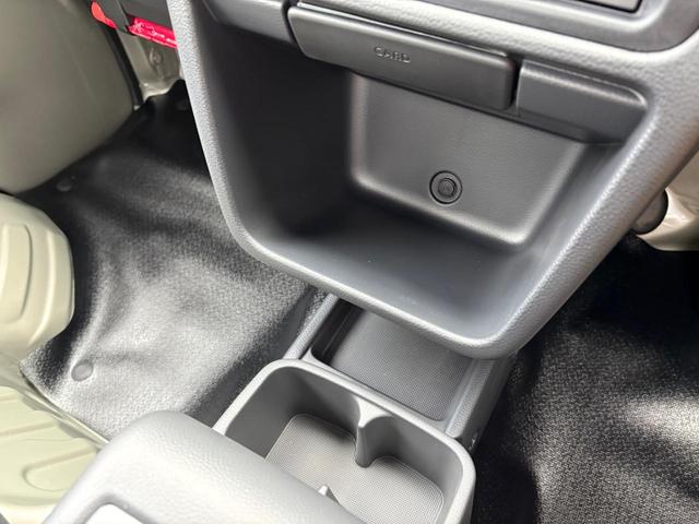 キャリイトラック ＫＣエアコン・パワステ　軽トラック　２ＷＤ　４ＡＴ　三方開　クリアランスソナー　レーンアシスト　キーレスエントリー　アイドリングストップ　オートライト　ＥＳＣ　エアコン　パワーウィンドウ　運転席エアバッグ（32枚目）
