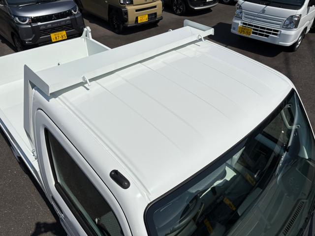 キャリイトラック 頑丈ダンプ　４ＷＤ　ＡＴ　ダンプ　軽トラック　クリアランスソナー　キーレスエントリー　オートライト　ＥＳＣ　エアコン　パワーウィンドウ　運転席エアバッグ　助手席エアバッグ（11枚目）