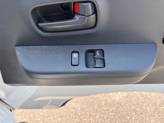 キャリイトラック 頑丈ダンプ　４ＷＤ　ＡＴ　ダンプ　軽トラック　クリアランスソナー　キーレスエントリー　オートライト　ＥＳＣ　エアコン　パワーウィンドウ　運転席エアバッグ　助手席エアバッグ（25枚目）