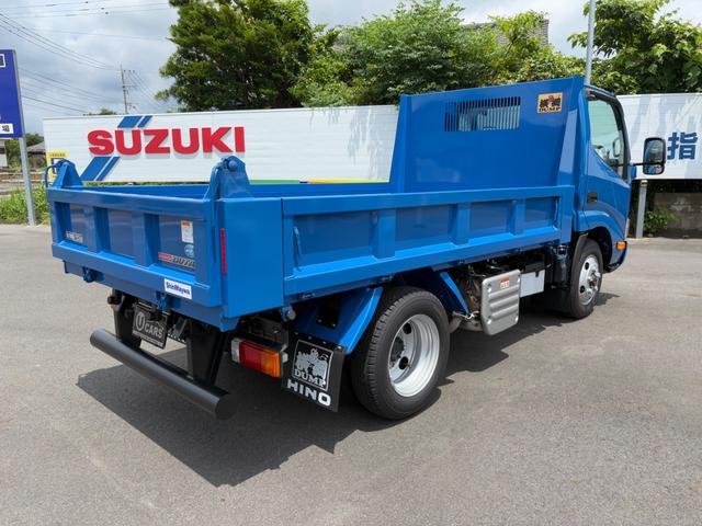 デュトロ 　ダンプ２．９トン　４ＷＤ　５ＭＴ　全低床　エンジンＮ０４Ｃ　４ナンバー　電動格納ミラー　オートライト　ＥＳＣ　荷台内寸長３０５幅１６０高３７　高床前８０後８６　タイヤ２０５／７５Ｒ１６（3枚目）