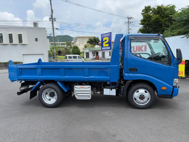 デュトロ 　ダンプ２．９トン　４ＷＤ　５ＭＴ　全低床　エンジンＮ０４Ｃ　４ナンバー　電動格納ミラー　オートライト　ＥＳＣ　荷台内寸長３０５幅１６０高３７　高床前８０後８６　タイヤ２０５／７５Ｒ１６（6枚目）