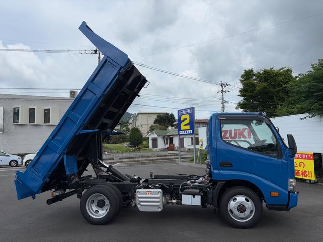 デュトロ 　ダンプ２．９トン　４ＷＤ　５ＭＴ　全低床　エンジンＮ０４Ｃ　４ナンバー　電動格納ミラー　オートライト　ＥＳＣ　荷台内寸長３０５幅１６０高３７　高床前８０後８６　タイヤ２０５／７５Ｒ１６（17枚目）