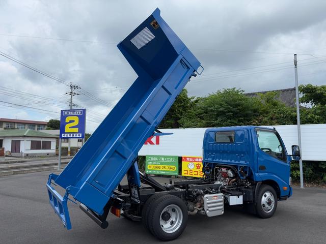 デュトロ 　ダンプ２．９トン　４ＷＤ　５ＭＴ　全低床　エンジンＮ０４Ｃ　４ナンバー　電動格納ミラー　オートライト　ＥＳＣ　荷台内寸長３０５幅１６０高３７　高床前８０後８６　タイヤ２０５／７５Ｒ１６（18枚目）