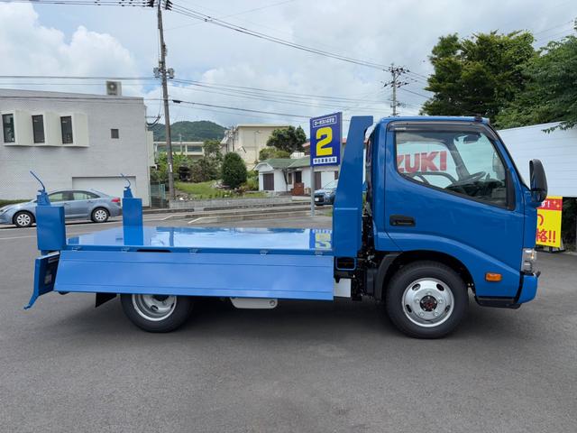 デュトロ 　ダンプ２．９トン　４ＷＤ　５ＭＴ　全低床　エンジンＮ０４Ｃ　４ナンバー　電動格納ミラー　オートライト　ＥＳＣ　荷台内寸長３０５幅１６０高３７　高床前８０後８６　タイヤ２０５／７５Ｒ１６（24枚目）