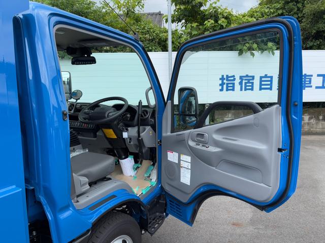 デュトロ 　ダンプ２．９トン　４ＷＤ　５ＭＴ　全低床　エンジンＮ０４Ｃ　４ナンバー　電動格納ミラー　オートライト　ＥＳＣ　荷台内寸長３０５幅１６０高３７　高床前８０後８６　タイヤ２０５／７５Ｒ１６（25枚目）