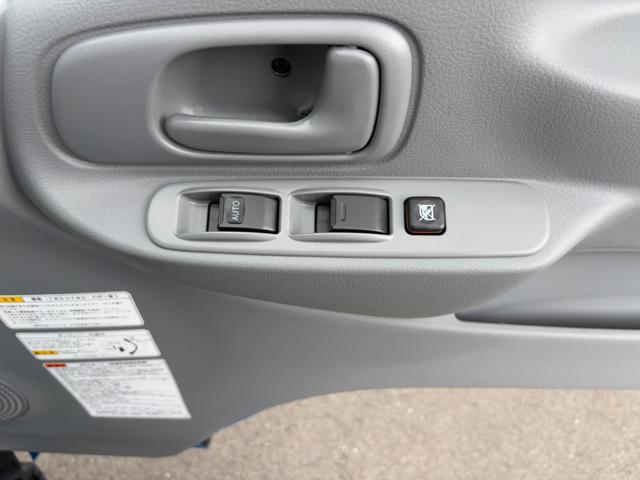 デュトロ 　ダンプ２．９トン　４ＷＤ　５ＭＴ　全低床　エンジンＮ０４Ｃ　４ナンバー　電動格納ミラー　オートライト　ＥＳＣ　荷台内寸長３０５幅１６０高３７　高床前８０後８６　タイヤ２０５／７５Ｒ１６（26枚目）