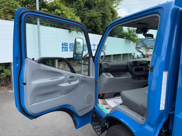 デュトロ 　ダンプ２．９トン　４ＷＤ　５ＭＴ　全低床　エンジンＮ０４Ｃ　４ナンバー　電動格納ミラー　オートライト　ＥＳＣ　荷台内寸長３０５幅１６０高３７　高床前８０後８６　タイヤ２０５／７５Ｒ１６（43枚目）