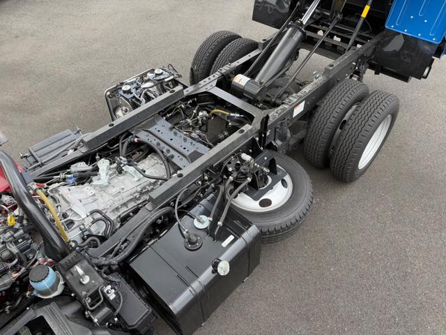 デュトロ 　ダンプ２．９トン　４ＷＤ　５ＭＴ　全低床　エンジンＮ０４Ｃ　４ナンバー　電動格納ミラー　オートライト　ＥＳＣ　荷台内寸長３０５幅１６０高３７　高床前８０後８６　タイヤ２０５／７５Ｒ１６（47枚目）