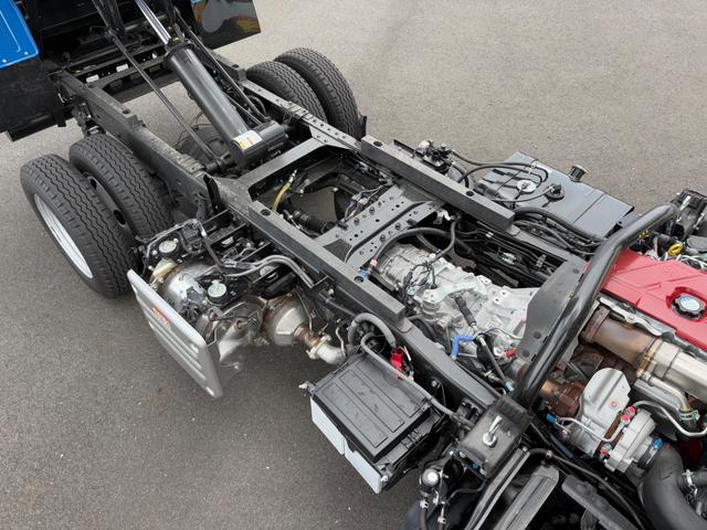 デュトロ 　ダンプ２．９トン　４ＷＤ　５ＭＴ　全低床　エンジンＮ０４Ｃ　４ナンバー　電動格納ミラー　オートライト　ＥＳＣ　荷台内寸長３０５幅１６０高３７　高床前８０後８６　タイヤ２０５／７５Ｒ１６（48枚目）