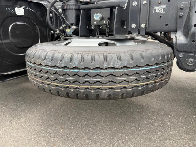 デュトロ 　ダンプ２．９トン　４ＷＤ　５ＭＴ　全低床　エンジンＮ０４Ｃ　４ナンバー　電動格納ミラー　オートライト　ＥＳＣ　荷台内寸長３０５幅１６０高３７　高床前８０後８６　タイヤ２０５／７５Ｒ１６（54枚目）
