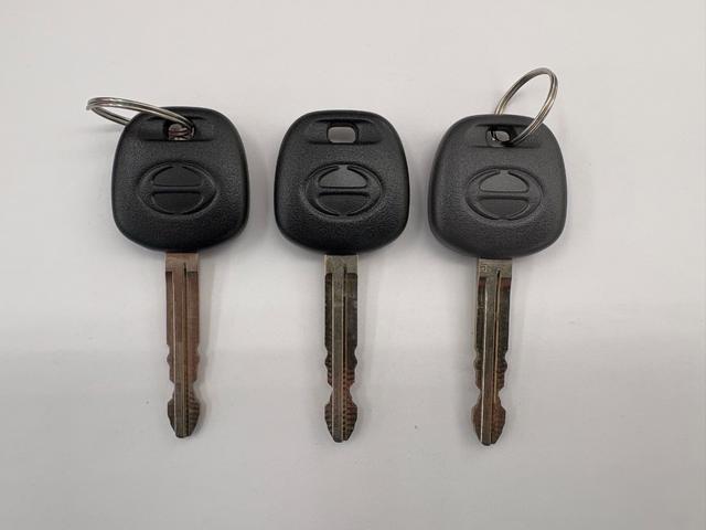 デュトロ 　ダンプ２．９トン　４ＷＤ　５ＭＴ　全低床　エンジンＮ０４Ｃ　４ナンバー　電動格納ミラー　オートライト　ＥＳＣ　荷台内寸長３０５幅１６０高３７　高床前８０後８６　タイヤ２０５／７５Ｒ１６（55枚目）