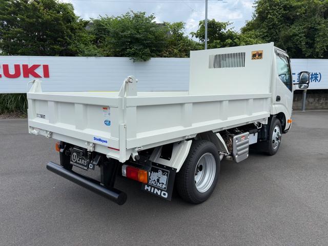 デュトロ 全低床強化ダンプ　ダンプ　４ＷＤ　５ＭＴ　２．９トン　衝突被害軽減システム　バックカメラ　電動格納ミラー　ＥＳＣ　積載量２９００ｋｇ　荷台内寸長３０５幅１６０高３７　高床前８０後８６　タイヤ２０５／７５Ｒ１６（3枚目）