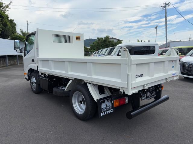 デュトロ 全低床強化ダンプ　ダンプ　４ＷＤ　５ＭＴ　２．９トン　衝突被害軽減システム　バックカメラ　電動格納ミラー　ＥＳＣ　積載量２９００ｋｇ　荷台内寸長３０５幅１６０高３７　高床前８０後８６　タイヤ２０５／７５Ｒ１６（8枚目）