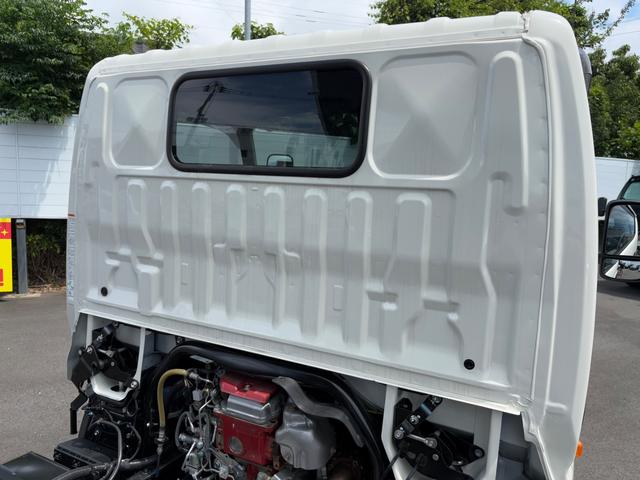 デュトロ 全低床強化ダンプ　ダンプ　４ＷＤ　５ＭＴ　２．９トン　衝突被害軽減システム　バックカメラ　電動格納ミラー　ＥＳＣ　積載量２９００ｋｇ　荷台内寸長３０５幅１６０高３７　高床前８０後８６　タイヤ２０５／７５Ｒ１６（13枚目）