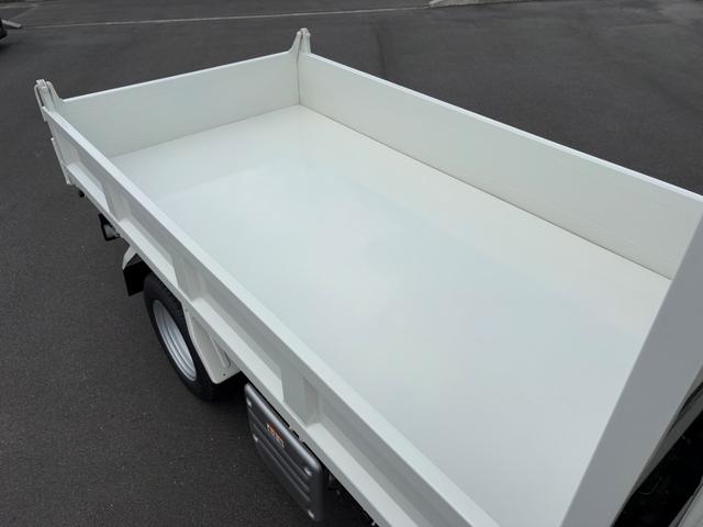 デュトロ 全低床強化ダンプ　ダンプ　４ＷＤ　５ＭＴ　２．９トン　衝突被害軽減システム　バックカメラ　電動格納ミラー　ＥＳＣ　積載量２９００ｋｇ　荷台内寸長３０５幅１６０高３７　高床前８０後８６　タイヤ２０５／７５Ｒ１６（15枚目）