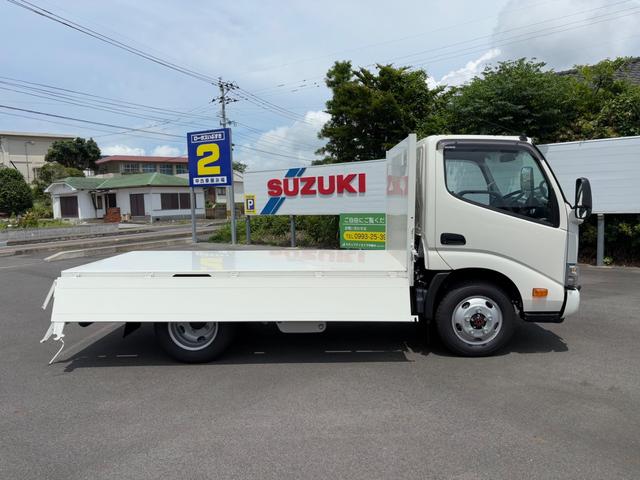 デュトロ 全低床強化ダンプ　ダンプ　４ＷＤ　５ＭＴ　２．９トン　衝突被害軽減システム　バックカメラ　電動格納ミラー　ＥＳＣ　積載量２９００ｋｇ　荷台内寸長３０５幅１６０高３７　高床前８０後８６　タイヤ２０５／７５Ｒ１６（24枚目）