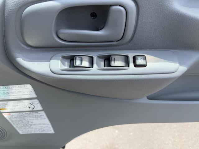 デュトロ 全低床強化ダンプ　ダンプ　４ＷＤ　５ＭＴ　２．９トン　衝突被害軽減システム　バックカメラ　電動格納ミラー　ＥＳＣ　積載量２９００ｋｇ　荷台内寸長３０５幅１６０高３７　高床前８０後８６　タイヤ２０５／７５Ｒ１６（26枚目）