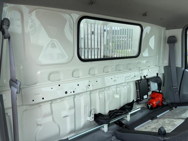 デュトロ 全低床強化ダンプ　ダンプ　４ＷＤ　５ＭＴ　２．９トン　衝突被害軽減システム　バックカメラ　電動格納ミラー　ＥＳＣ　積載量２９００ｋｇ　荷台内寸長３０５幅１６０高３７　高床前８０後８６　タイヤ２０５／７５Ｒ１６（29枚目）