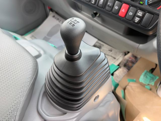 デュトロ 全低床強化ダンプ　ダンプ　４ＷＤ　５ＭＴ　２．９トン　衝突被害軽減システム　バックカメラ　電動格納ミラー　ＥＳＣ　積載量２９００ｋｇ　荷台内寸長３０５幅１６０高３７　高床前８０後８６　タイヤ２０５／７５Ｒ１６（41枚目）