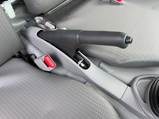 デュトロ 全低床強化ダンプ　ダンプ　４ＷＤ　５ＭＴ　２．９トン　衝突被害軽減システム　バックカメラ　電動格納ミラー　ＥＳＣ　積載量２９００ｋｇ　荷台内寸長３０５幅１６０高３７　高床前８０後８６　タイヤ２０５／７５Ｒ１６（42枚目）