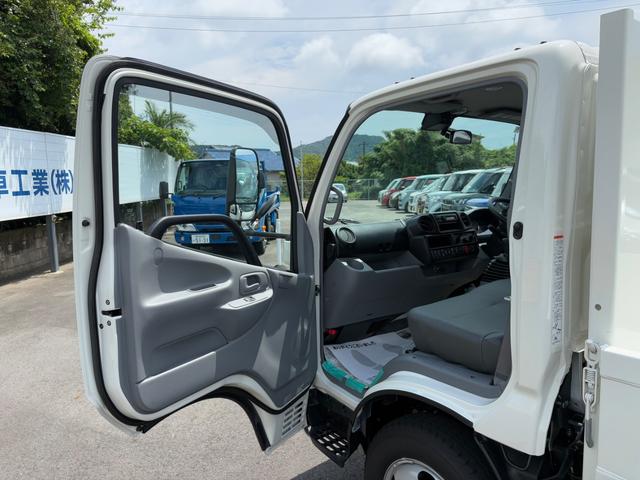 デュトロ 全低床強化ダンプ　ダンプ　４ＷＤ　５ＭＴ　２．９トン　衝突被害軽減システム　バックカメラ　電動格納ミラー　ＥＳＣ　積載量２９００ｋｇ　荷台内寸長３０５幅１６０高３７　高床前８０後８６　タイヤ２０５／７５Ｒ１６（43枚目）