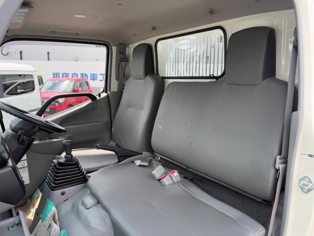 デュトロ 全低床強化ダンプ　ダンプ　４ＷＤ　５ＭＴ　２．９トン　衝突被害軽減システム　バックカメラ　電動格納ミラー　ＥＳＣ　積載量２９００ｋｇ　荷台内寸長３０５幅１６０高３７　高床前８０後８６　タイヤ２０５／７５Ｒ１６（45枚目）