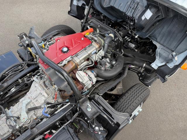 デュトロ 全低床強化ダンプ　ダンプ　４ＷＤ　５ＭＴ　２．９トン　衝突被害軽減システム　バックカメラ　電動格納ミラー　ＥＳＣ　積載量２９００ｋｇ　荷台内寸長３０５幅１６０高３７　高床前８０後８６　タイヤ２０５／７５Ｒ１６（49枚目）