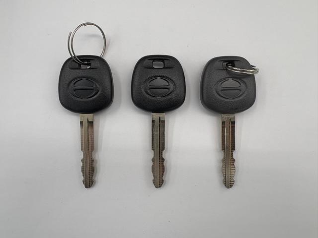 デュトロ 全低床強化ダンプ　ダンプ　４ＷＤ　５ＭＴ　２．９トン　衝突被害軽減システム　バックカメラ　電動格納ミラー　ＥＳＣ　積載量２９００ｋｇ　荷台内寸長３０５幅１６０高３７　高床前８０後８６　タイヤ２０５／７５Ｒ１６（56枚目）