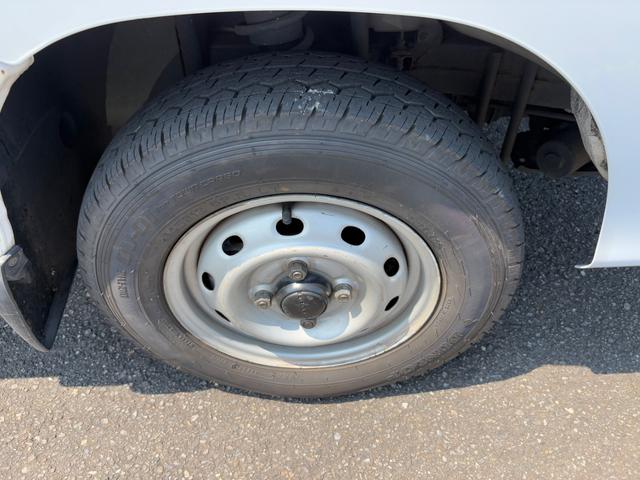 サンバートラック ＴＢ　４ＷＤ　ＭＴ　エアコン　運転席エアバッグ（40枚目）