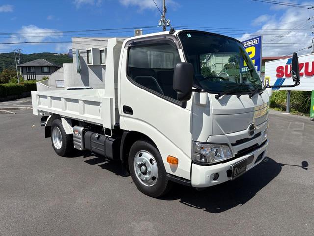 デュトロ 　３トンダンプ　水平ゲート　６ＭＴ　２ＷＤ　エンジンＮ０４Ｃ　４ナンバー　バックカメラ　ＥＳＣ　積載量３０００ｋｇ　荷台内寸長３０５幅１５９高３７　高床前８３後８７　タイヤ１９５／８５Ｒ１６（5枚目）